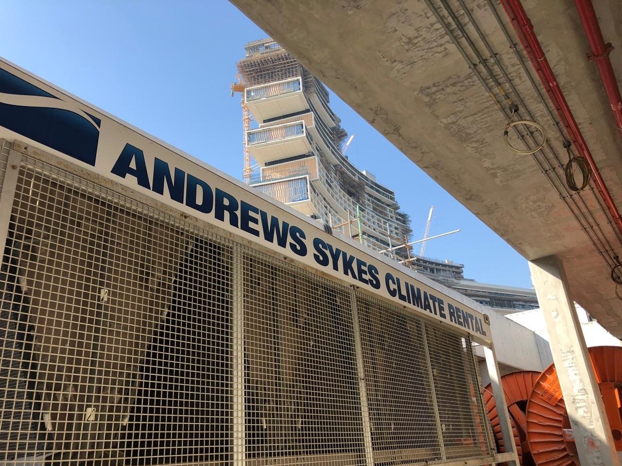 High capacity cooling arrangement protects workers at iconic Dubai location